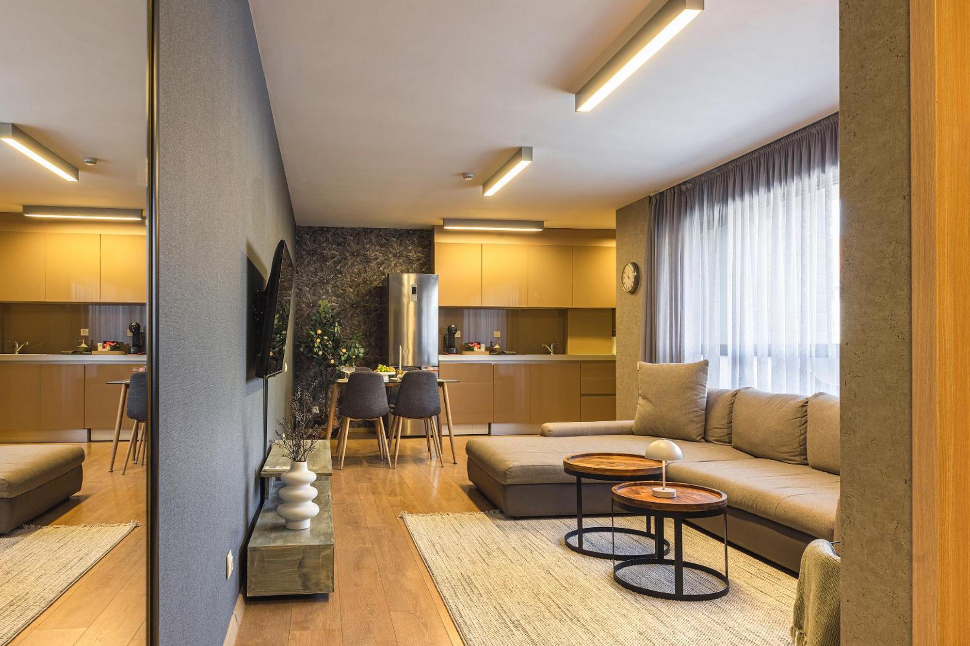 City Center Apartments With Parking Plovdiv Bagian luar foto