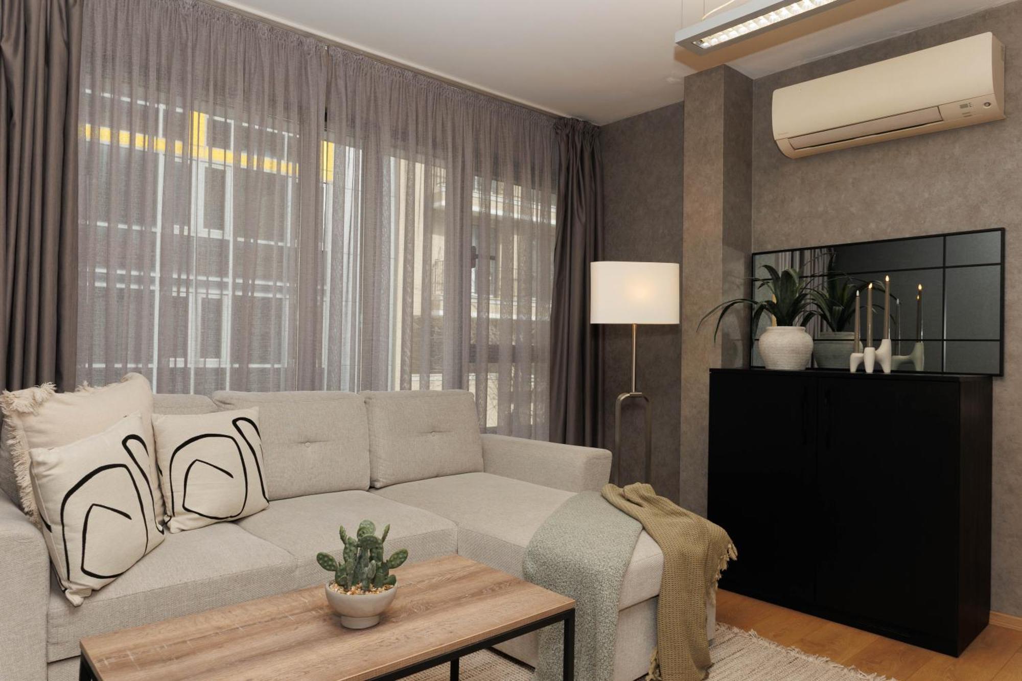 City Center Apartments With Parking Plovdiv Bagian luar foto