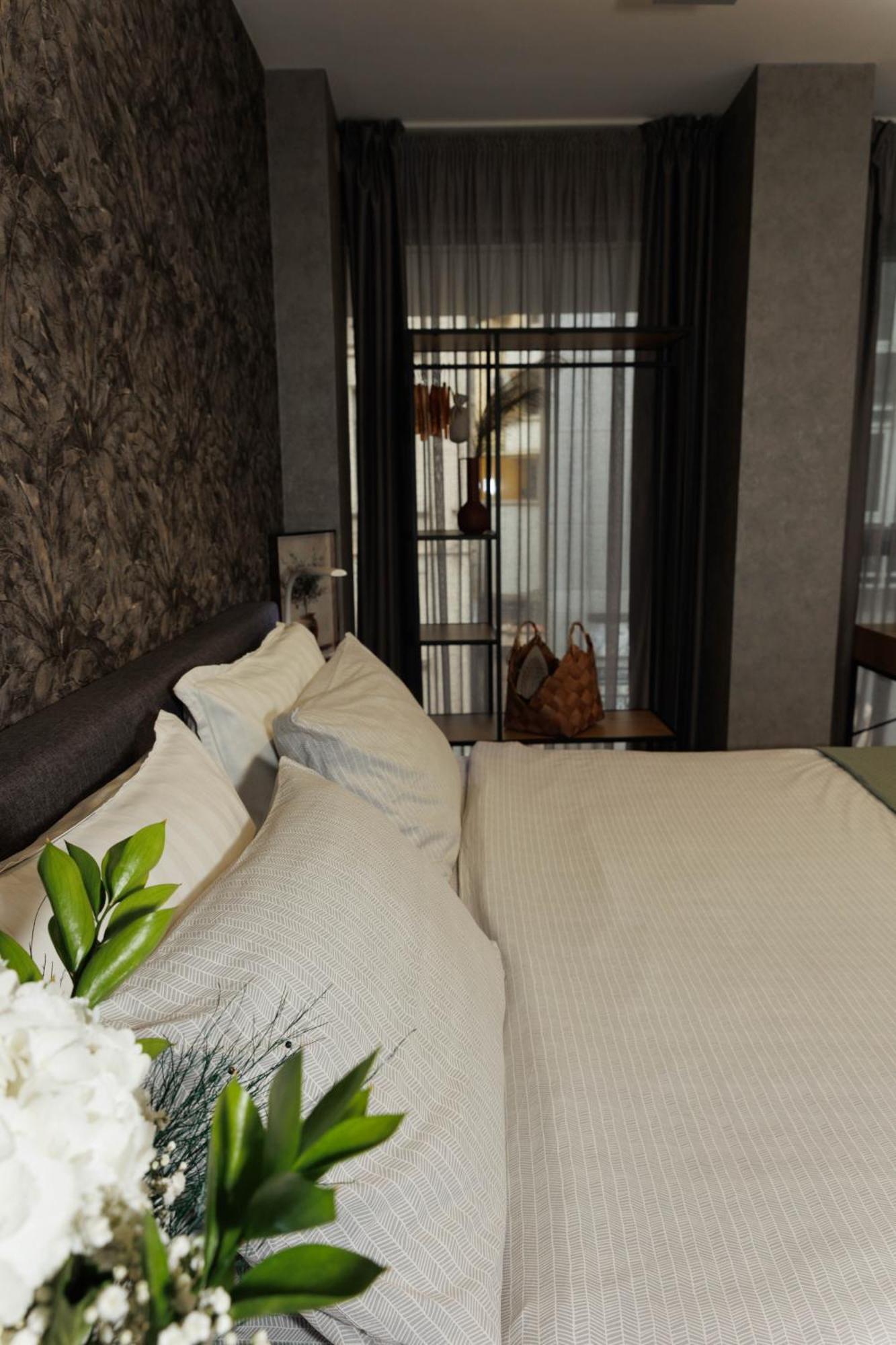 City Center Apartments With Parking Plovdiv Bagian luar foto