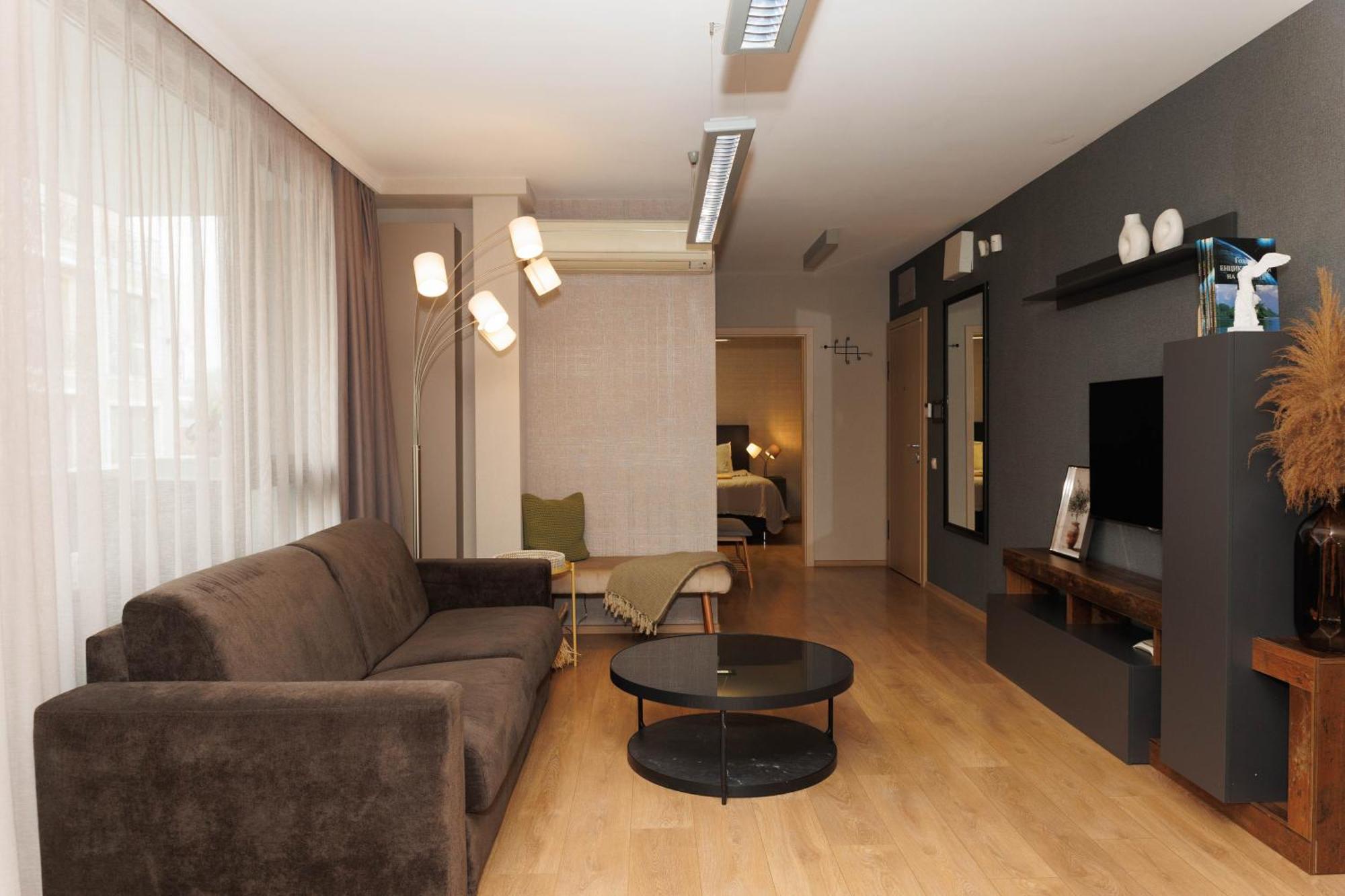 City Center Apartments With Parking Plovdiv Bagian luar foto