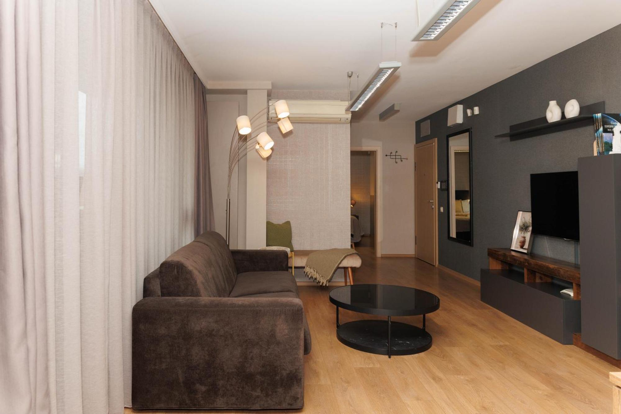 City Center Apartments With Parking Plovdiv Bagian luar foto